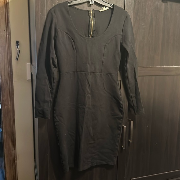 Sexy fitted woman’s black dress - Picture 1 of 4